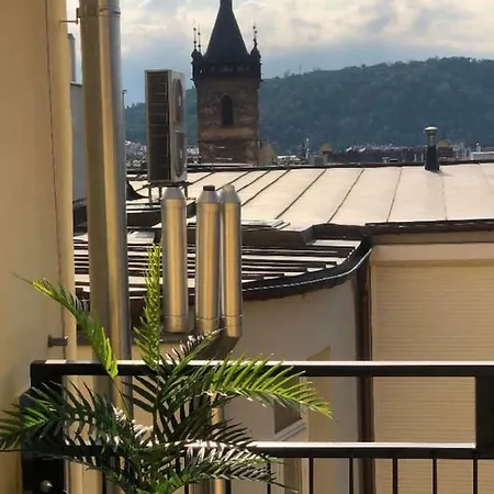 With Amazing Rooftop View And Balcony 아파트 프라하